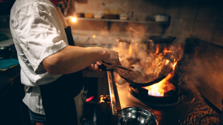 Développer les réseaux sociaux de son restaurant avec l'IA
