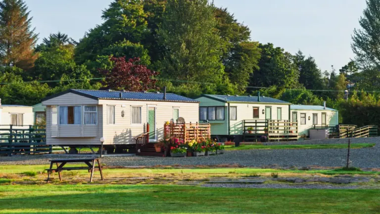 Automatiser la visibilité d'un camping sur les réseaux sociaux grâce à l'IA